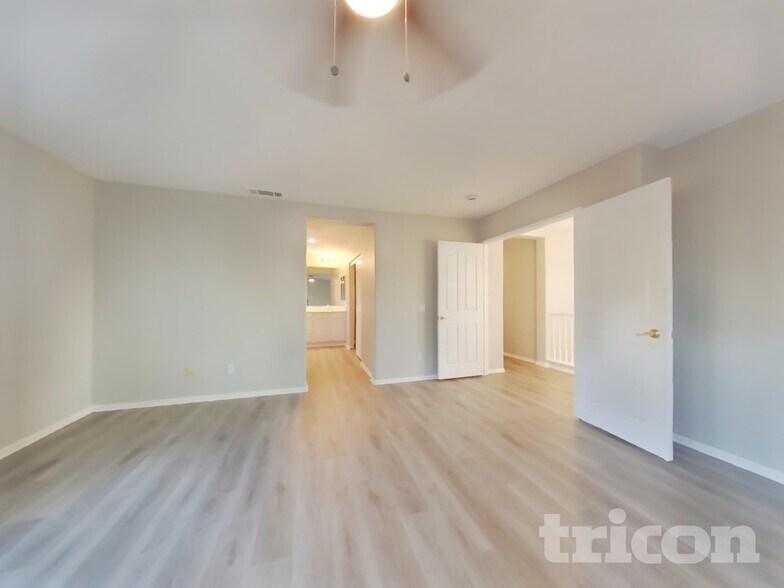 Building Photo - 33558 Iris Ln