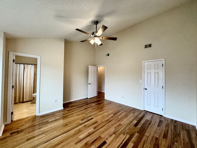 Building Photo - 4-Bedroom Home in Rock Creek Available NOW...