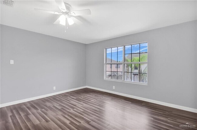 Building Photo - 4113 Periwinkle Ave