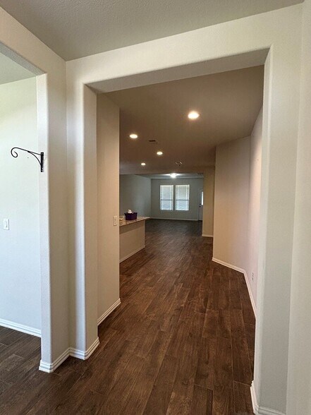 Building Photo - 1713 Twin Falls Dr