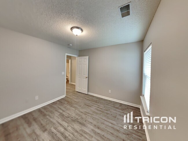 Building Photo - 217 Wild Olive Dr