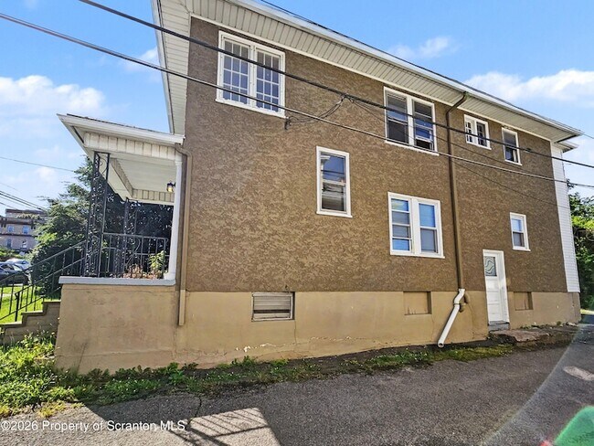 Building Photo - 1614 Linden St