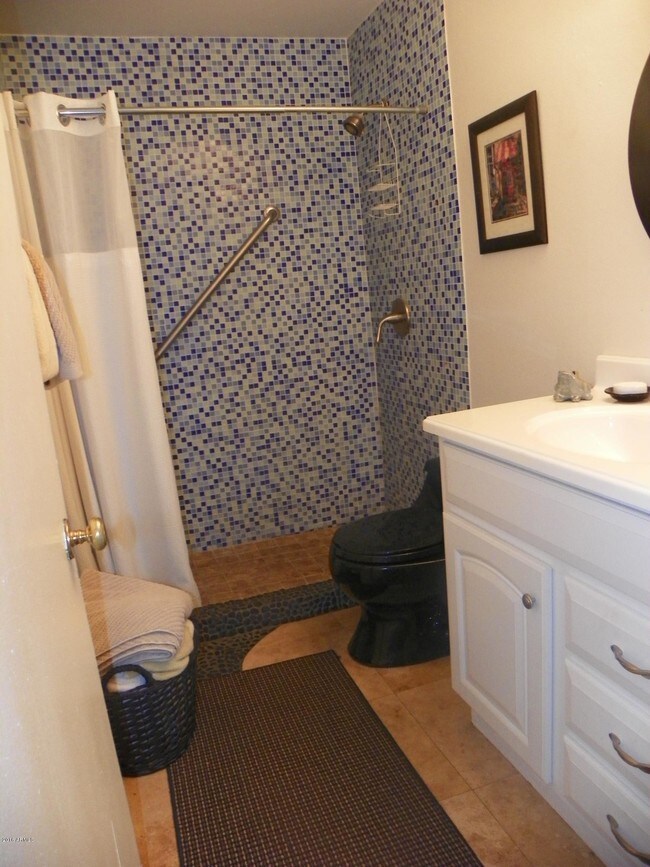 Building Photo - 6815 E 2nd St