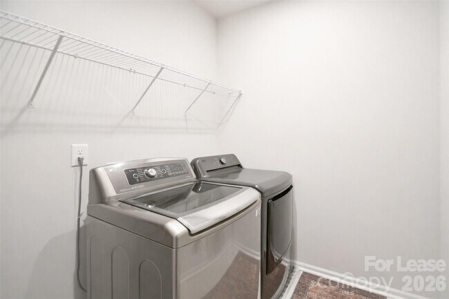 Building Photo - 114 Isleworth Ave