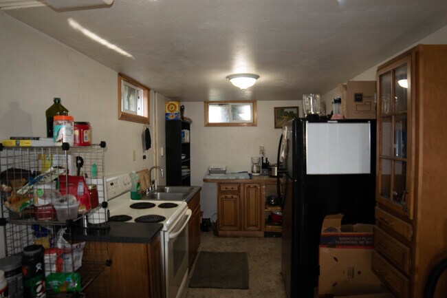 Building Photo - 414 S 12th Ave