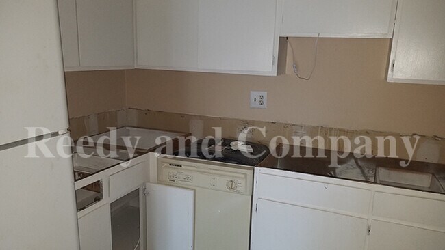 Building Photo - 6588 Poplar Woods Cir S