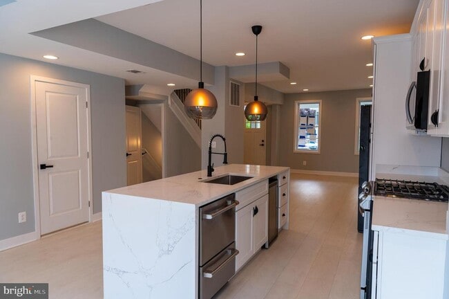 Building Photo - 706 Longfellow St NW