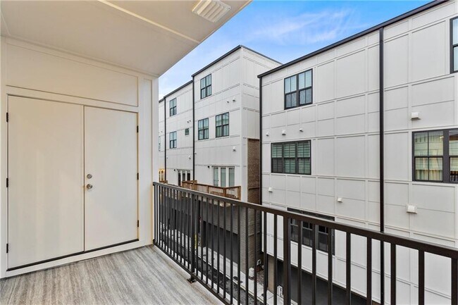 Building Photo - 201 New St