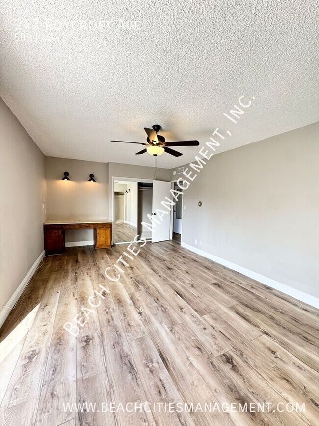 Building Photo - 247 Roycroft Ave