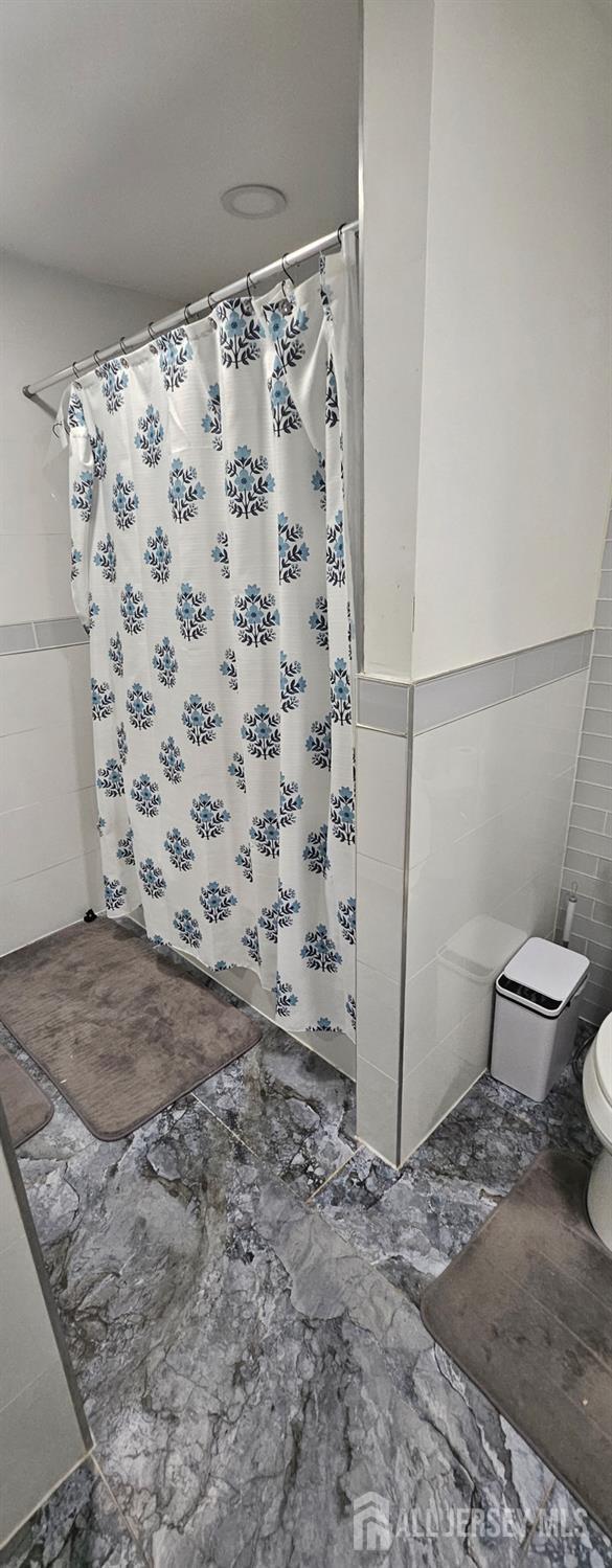 Building Photo - 214 Gambocz Ct