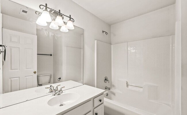 Building Photo - This Stunning Townhome in the Heart of Ballantyne