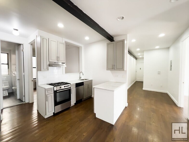 Building Photo - EASTERN PARKWAY / Crown Heights / Spacious...