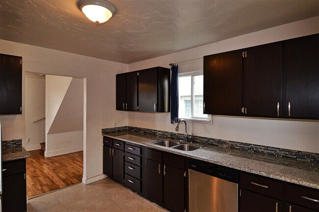 Building Photo - Spacious South Tacoma Home with Modern Updates & Fenced Yard