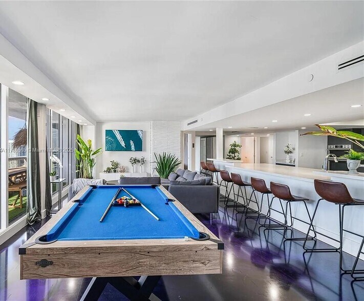 Building Photo - 1717 N Bayshore Dr