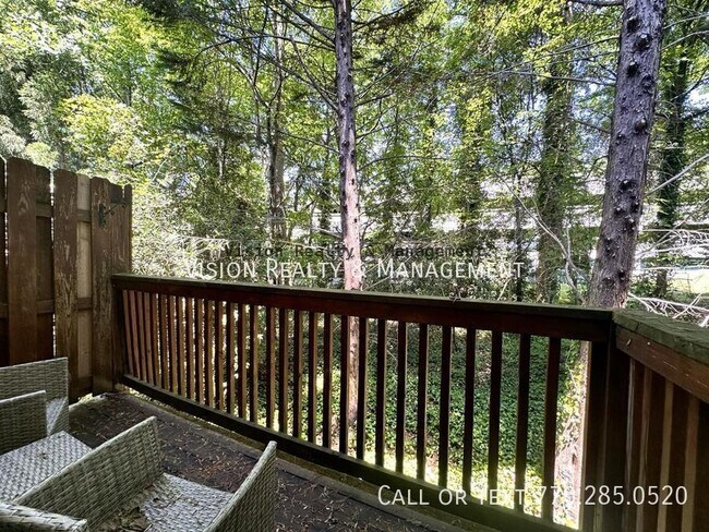 Building Photo - 1092 Glenridge Pl NE