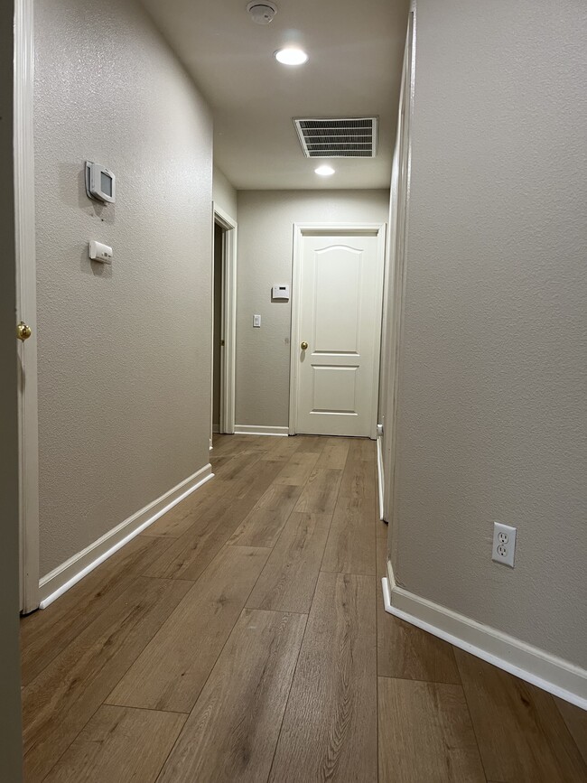 Building Photo - 1751 Barney Ave