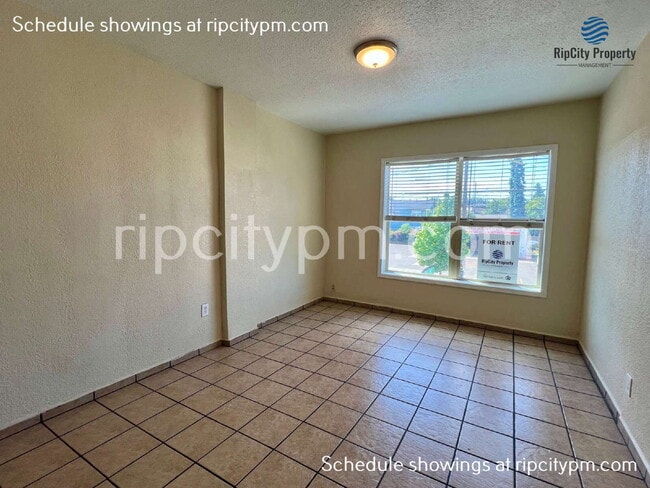 Primary Photo - 821 N Lombard St