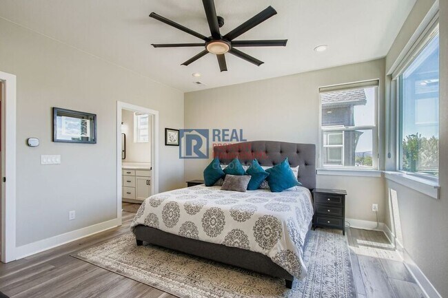 Building Photo - 5160 Ward Rd