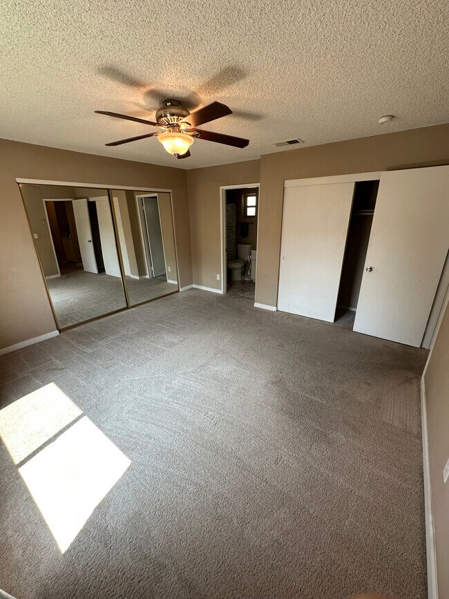 Building Photo - 917 W State St