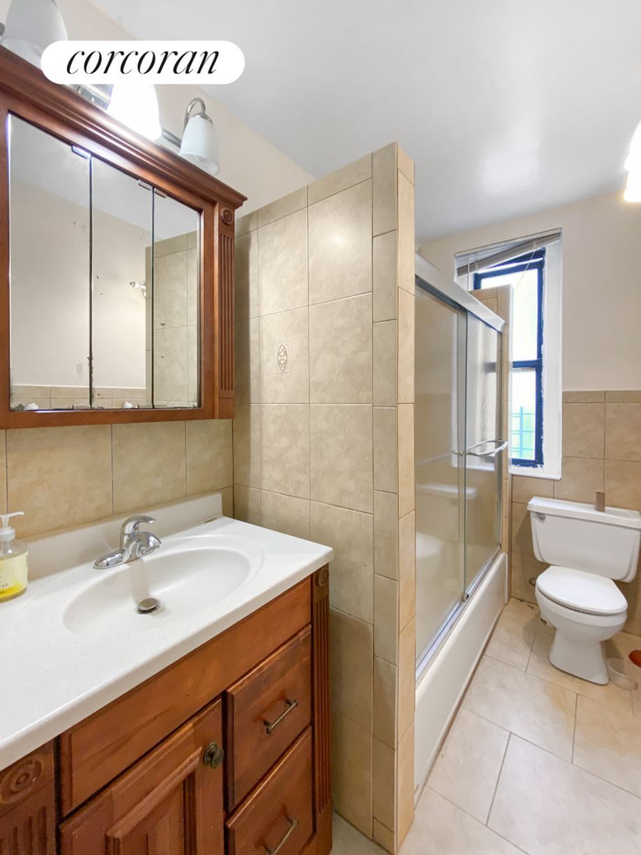 Building Photo - 69 Tiemann Pl