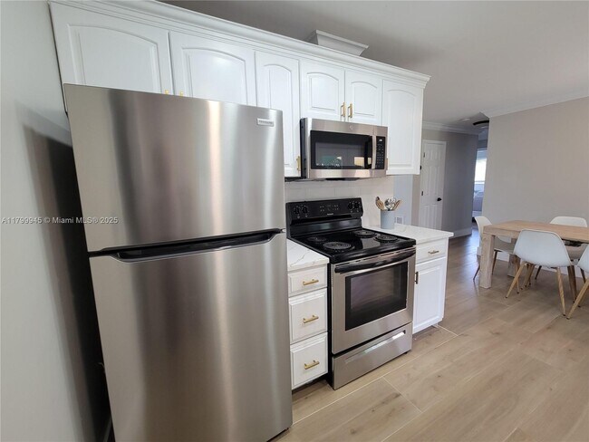 Building Photo - 913 Lighthouse Dr