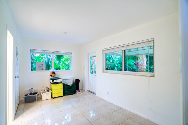 Building Photo - 216 32nd St