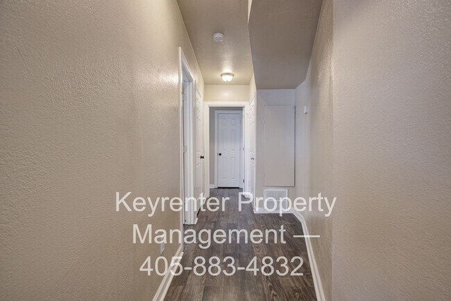 Building Photo - Bright & Stylish 2-Bedroom Close to the Plaza District