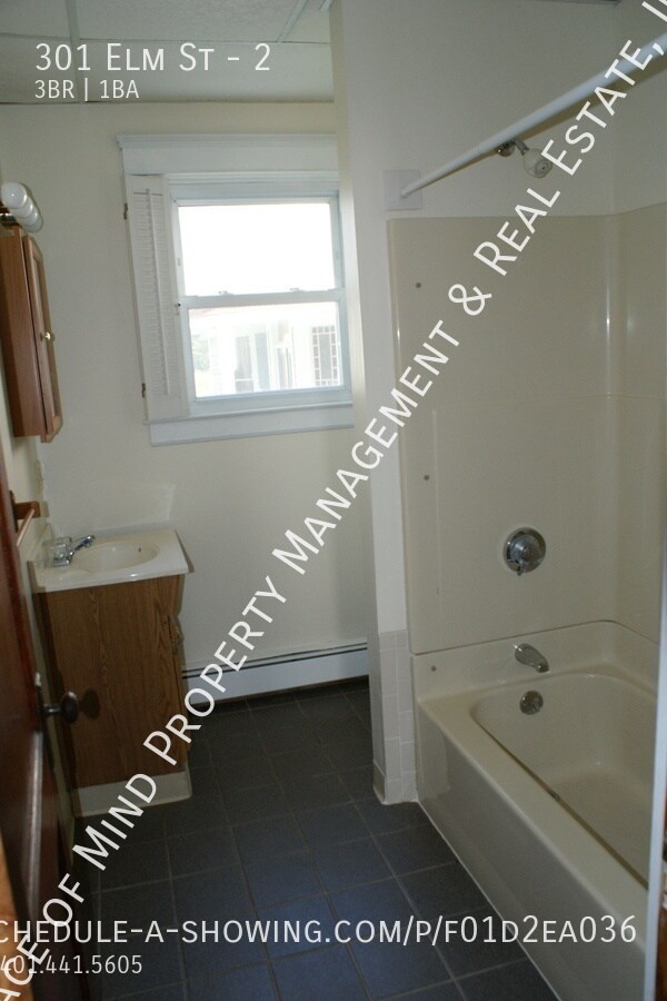 Building Photo - 301 Elm St