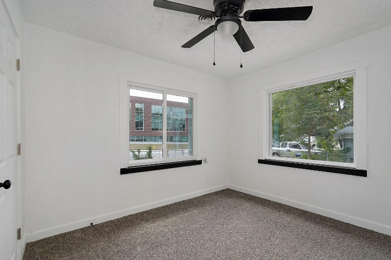 Building Photo - 1539 S Thelma Ave