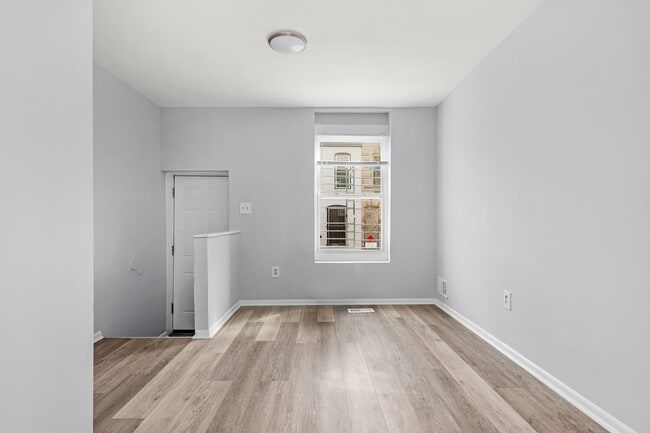 Building Photo - 2 Bedroom Rental In McElderry Park Vouchers Accepted and Poor Credit Considered