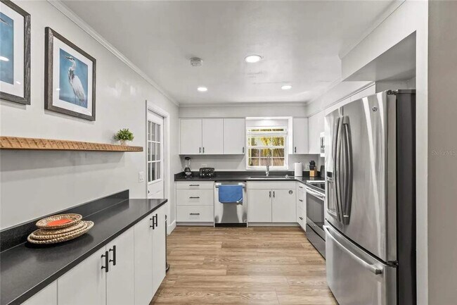 Building Photo - 1596 Idle Dr NE