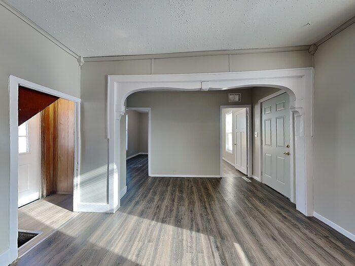 Building Photo - 1115 19th Ave NE