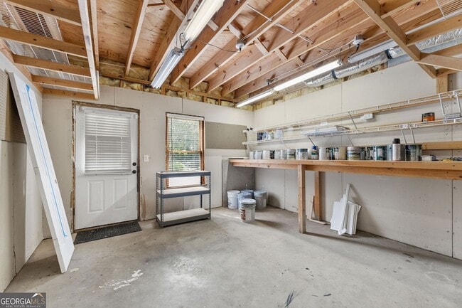 Building Photo - 5170 Deerlake Dr