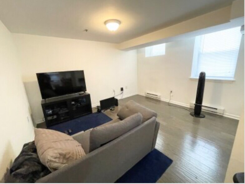 Building Photo - 115 Jersey St