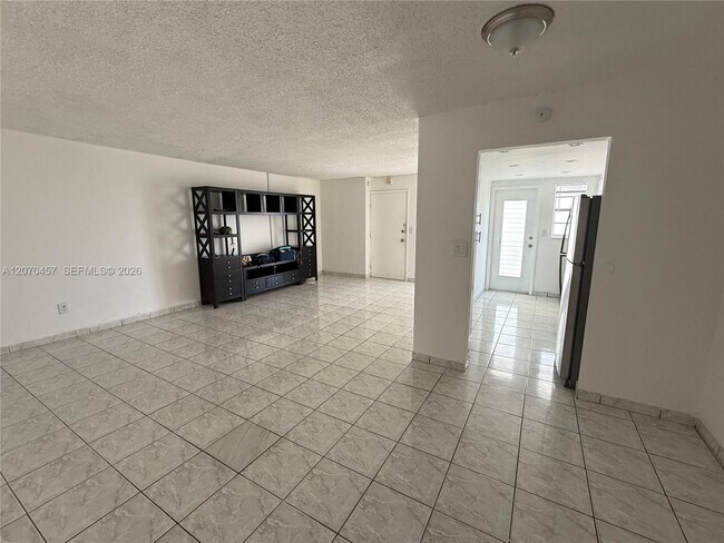 Building Photo - 1340 Lincoln Rd