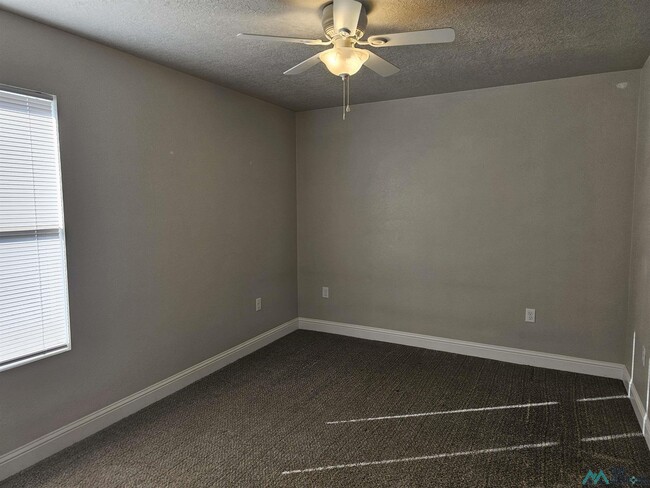 Building Photo - 404 N Upsilon St