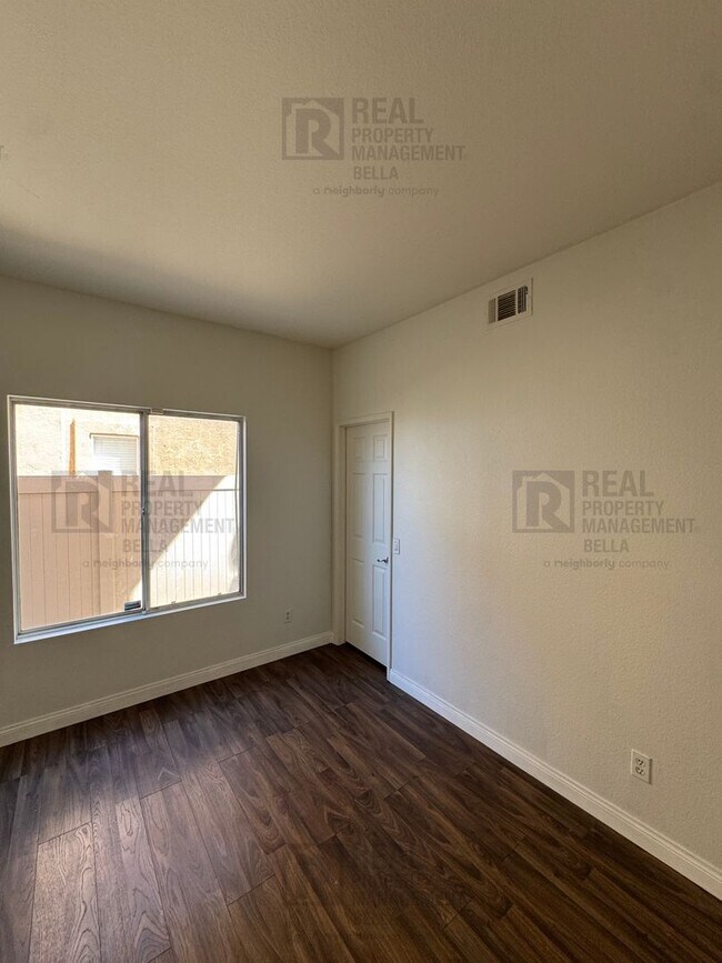 Building Photo - 23 Bella Donaci