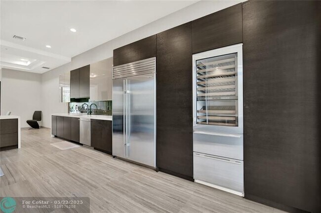 Building Photo - 425 N Ocean Blvd
