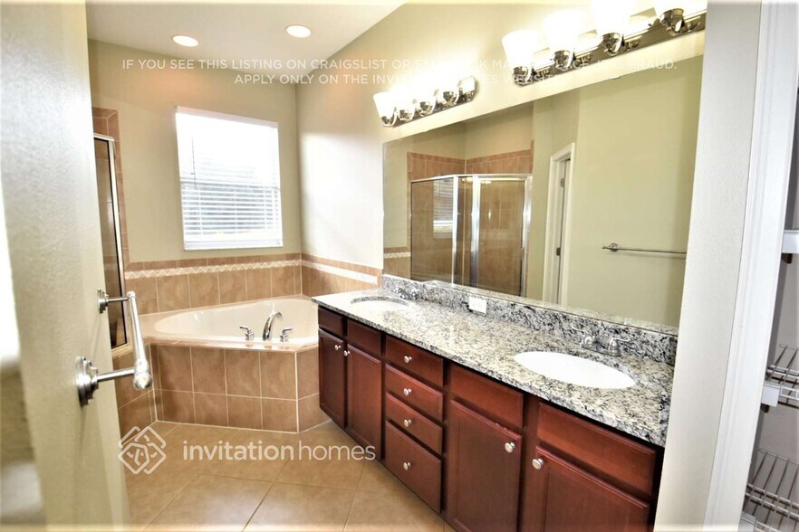 Building Photo - 5196 Ashwood Dr