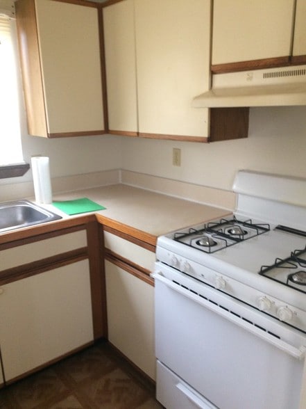 kitchen - 203 S Center St