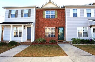 Building Photo - Close to area splash pad and parks