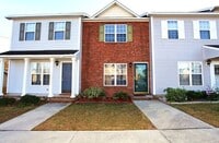 Building Photo - Close to area splash pad and parks