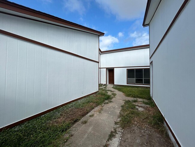 Building Photo - 11311 Angelique Dr
