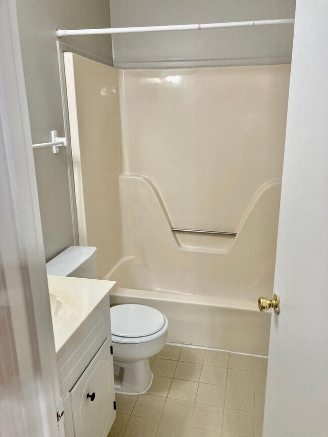 Building Photo - Columbia County Townhome