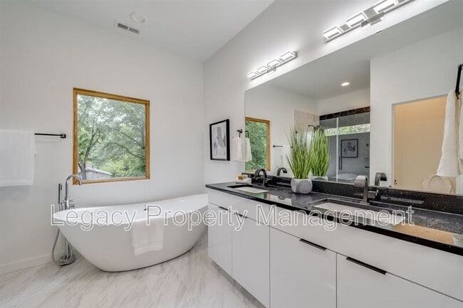 Building Photo - 1211 Gilbert St