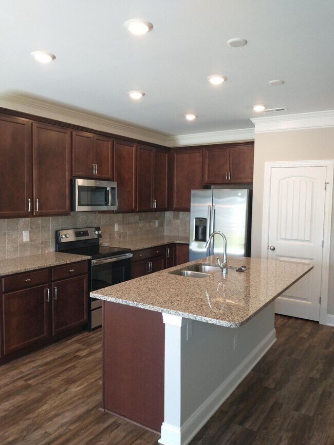 Building Photo - Coming Soon - Beautiful Home in Benson!
