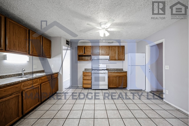 Building Photo - 5Bed/2Bath House at 35th Ave/Cactus! Move-In Ready on 04/02/2026! -- NO HOA!