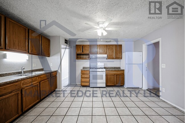 Building Photo - 5Bed/2Bath House at 35th Ave/Cactus! Ready for Immediate Move-In! -- NO HOA!