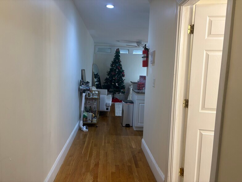 Building Photo - 60 Egmont St