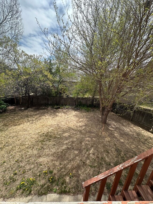 Building Photo - Lovely 4 bedroom house avail now